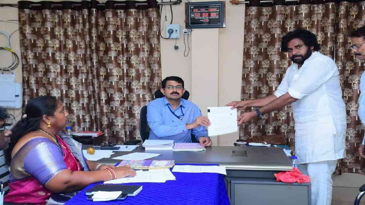 Andhra Assembly Election:  पवन कल्याण ने पिथापुरम निर्वाचन क्षेत्र से दाखिल किया नामांकन पत्र