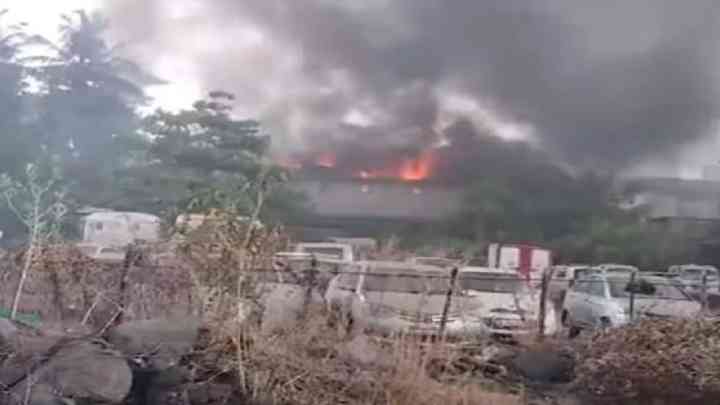 Chhattisgarh Factory Blast: बेमेतरा में बारूद फैक्ट्री में ब्लास्ट, कई लोगों के मरने की आशंका, 6 घायलों को लाया गया रायपुर