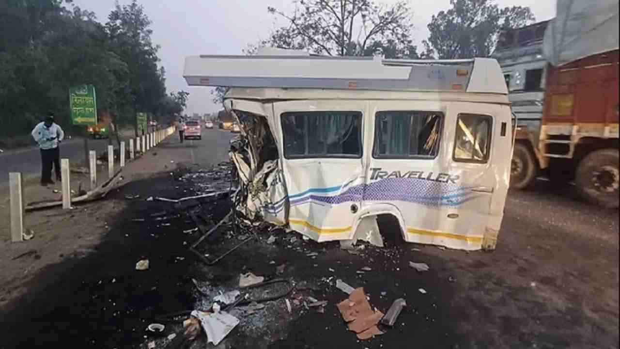 Ambala Road Accident: अंबाला में मिनी बस और ट्रक की जोरदार टक्कर, 7 लोगों की मौत, कई घायल