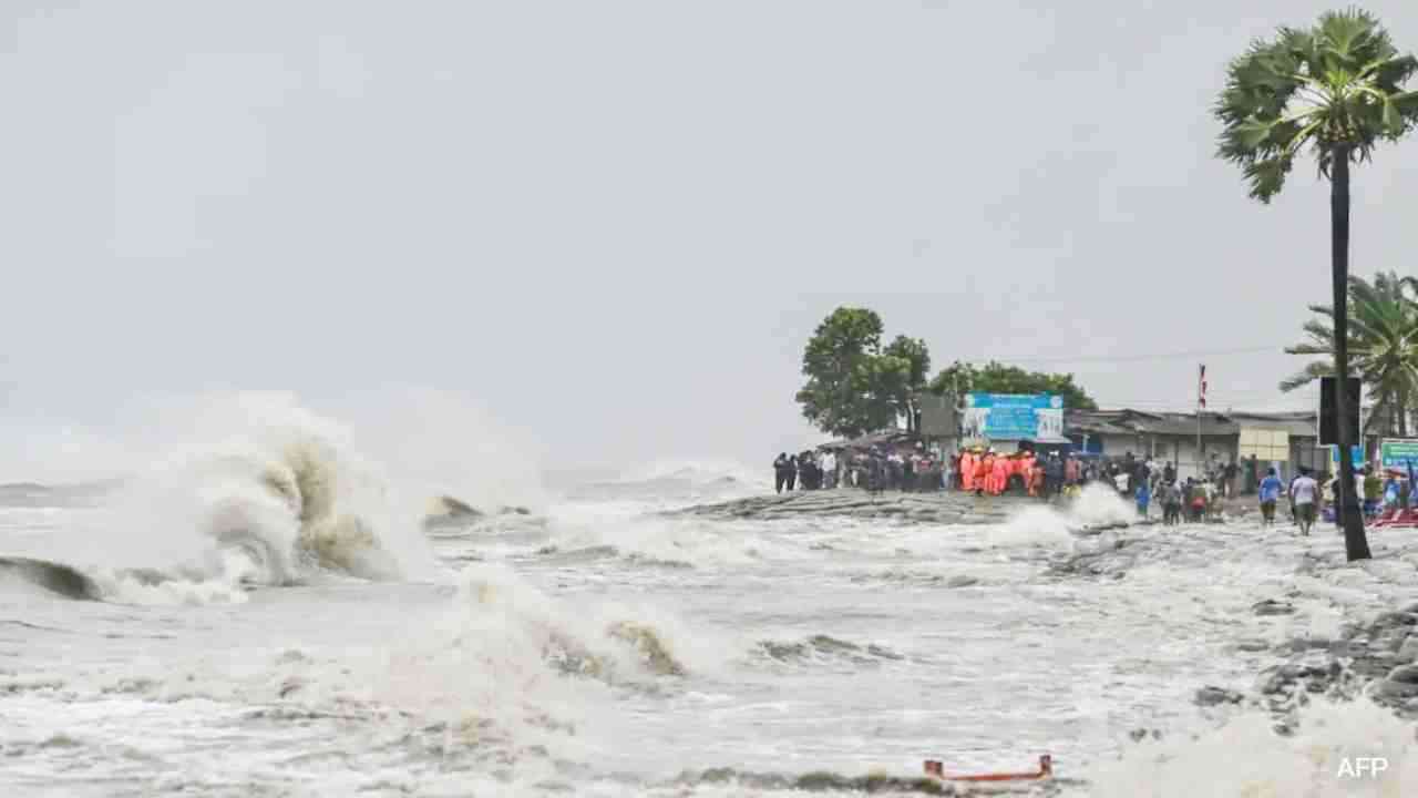 चक्रवात रेमल में पश्चिम बंगाल में मचाई तबाही,  6 लोगों की मौत, 29,500 घर क्षतिग्रस्त