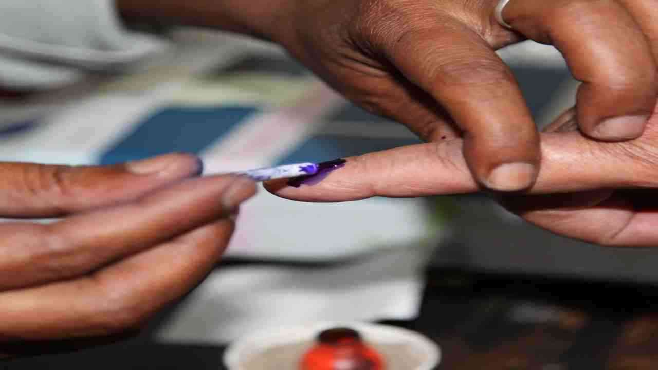 Lok Sabha Phase 4 Election: पश्चिम बंगाल में TMC कार्यकर्ता ने बीजेपी उम्मीदवार की गाड़ी पर फेंका पत्थर, CISF जवान घायल