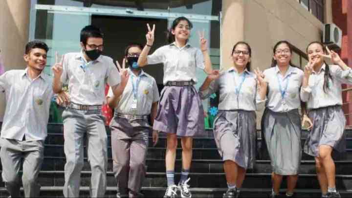 CBSE Class 12 Result 2024: सीबीएसई कक्षा 12 का रिजल्ट जारी, 87.98 प्रतिशत छात्र हुए पास