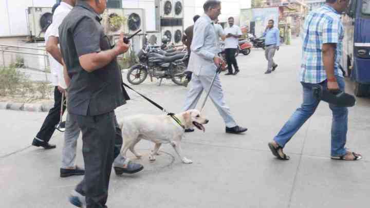 Delhi Hospital Bomb Threat: दिल्ली के 4 अस्पतालों को बम की धमकी वाला ईमेल मिला, तलाशी अभियान जारी