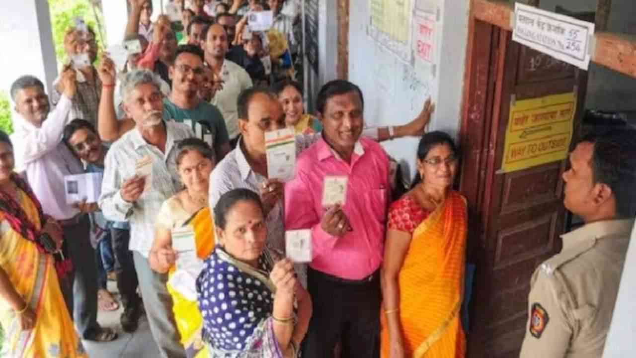 UP Lok Sabha Election Voting: मतदाताओं को नहीं डालने दिया जा रहा वोट, सपा ने पुलिस से की शिकायत