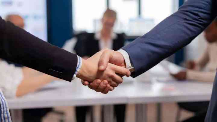 National Handshake Day 2024: हाथ मिलाने का तरीका देगा ये संकेत, जाने हैंडशेक डे का इतिहास और महत्व