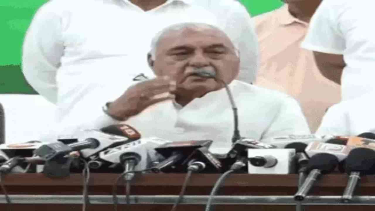 Haryana: कांग्रेस प्रतिनिधिमंडल ने राज्यपाल को ज्ञापन सौंपकर दोहराई विधानसभा भंग करने की मांग