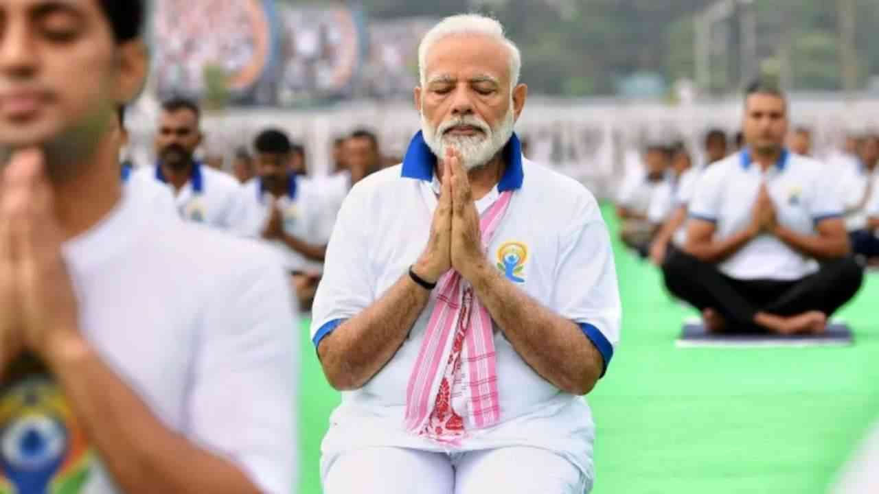 International Yoga Day 2024: कश्मीर में PM मोदी ने किया योगासन, बोले- योग ने युवाओं के लिए पैदा किए नए अवसर