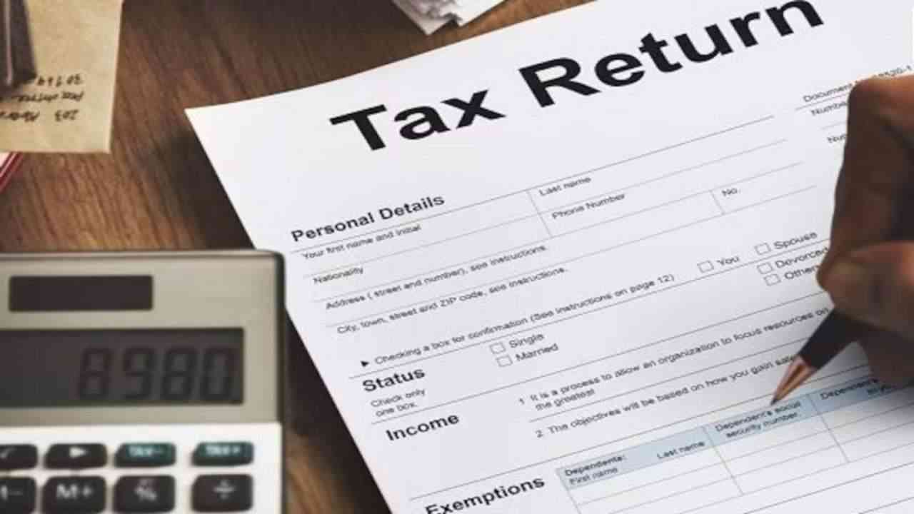 Income tax returns for FY 2023-24:  इस साल अपना ITR भरने से पहले जान लीजिए टैक्‍स से जुड़े ये 8 नए नियम, वरना रुक जाएगा रिफंड