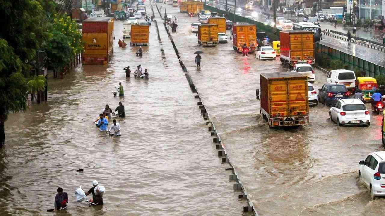 Delhi Rain: दिल्ली-एनसीआर में भारी बारिश, IMD ने 22 राज्यों में जारी किया ऑरेंज अलर्ट