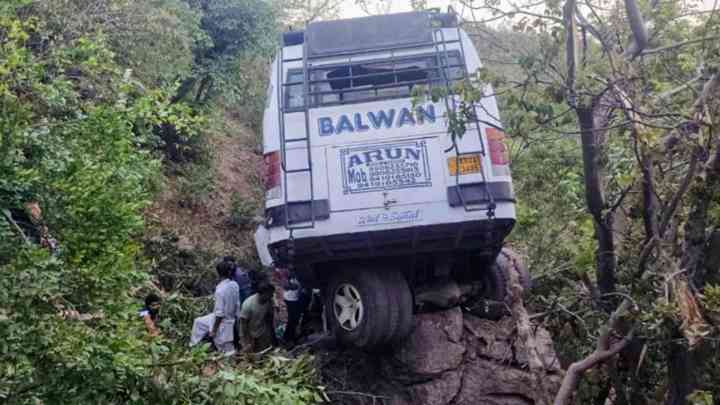 Terrorists Attack In Reasi: जम्मू-कश्मीर के रियासी में तीर्थयात्रियों की बस पर आतंकवादियों का हमला, 10 की मौत, 33 घायल