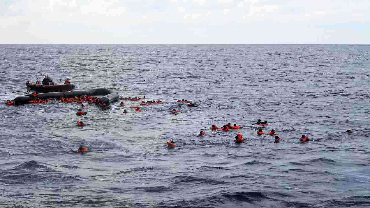 इटली के तट पर 2 जहाज डूबे, 11 लोगों की मौत, 64 अन्य लापता