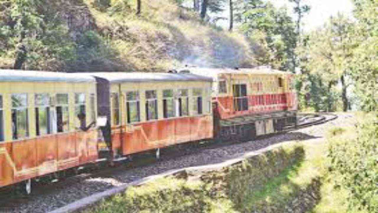 Himachal: पर्यटक फिलहाल नहीं ले पाएंगे Toy Train के मजे, कालका-शिमला रेल सेवा रद्द