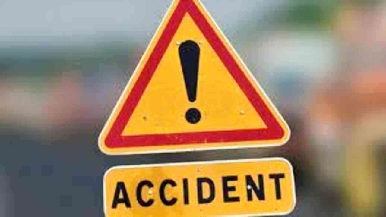 Gujarat Accident: तेज रफ्तार ट्रक ने बस को पीछे से मारी टक्कर, 6 लोगों की मौत, कई घायल