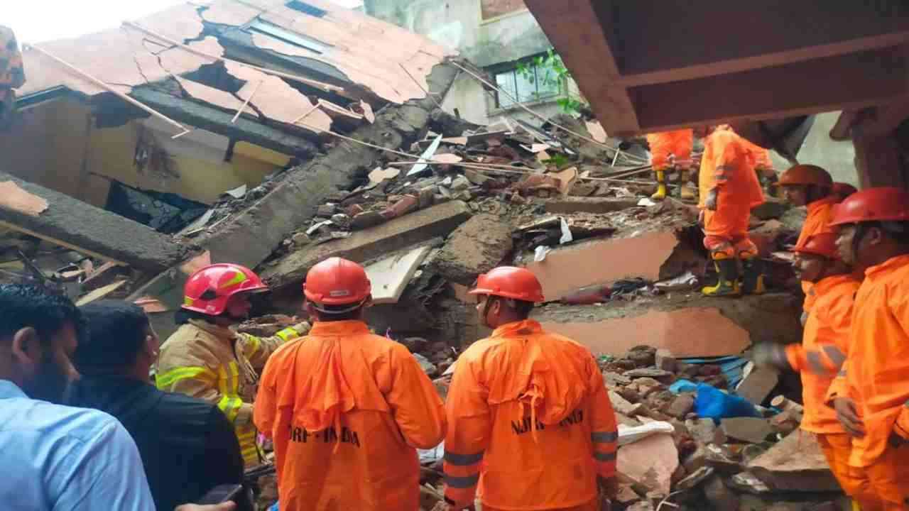 Maharashtra: नवी मुंबई में 3 मंजिला इमारत ढही, 2 लोगों को बचाया, बचाव अभियान जारी
