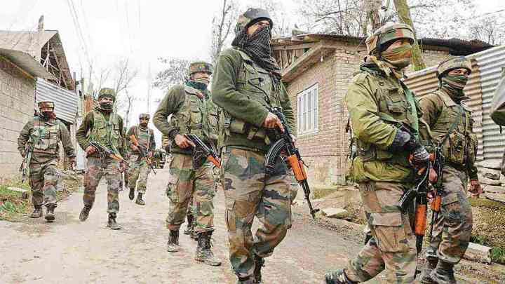 J-K Encounter: कुपवाड़ा में सुरक्षाबलों और आतंकियों के बीच मुठभेड़, 4 जवान घायल, एक शहीद, एक दहशतगर्द ढेर