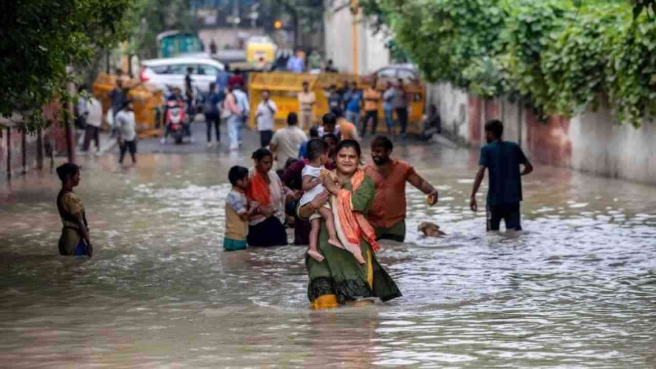 UP News: बाढ़ से पहले योगी सरकार की तैयारियां मुकम्मल, 612 चौकियां की स्थापित