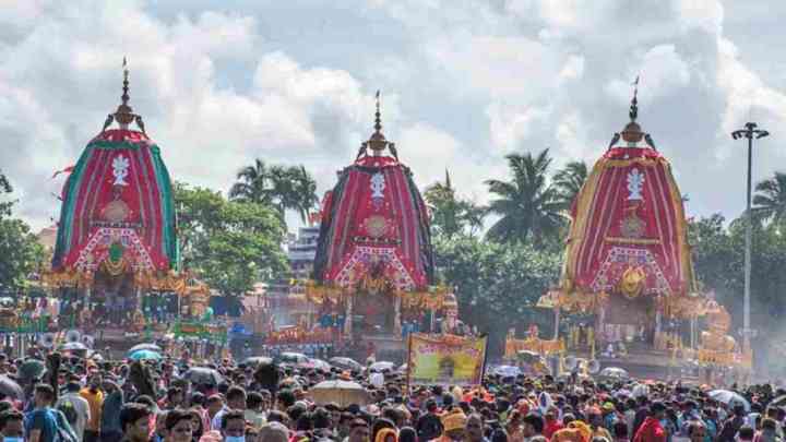 Jagannath Rath Yatra 2024: देवताओं की 'पहांडी' रस्म खत्म, भाई-बहन के साथ रथ पर चढ़े भगवान जगन्नाथ