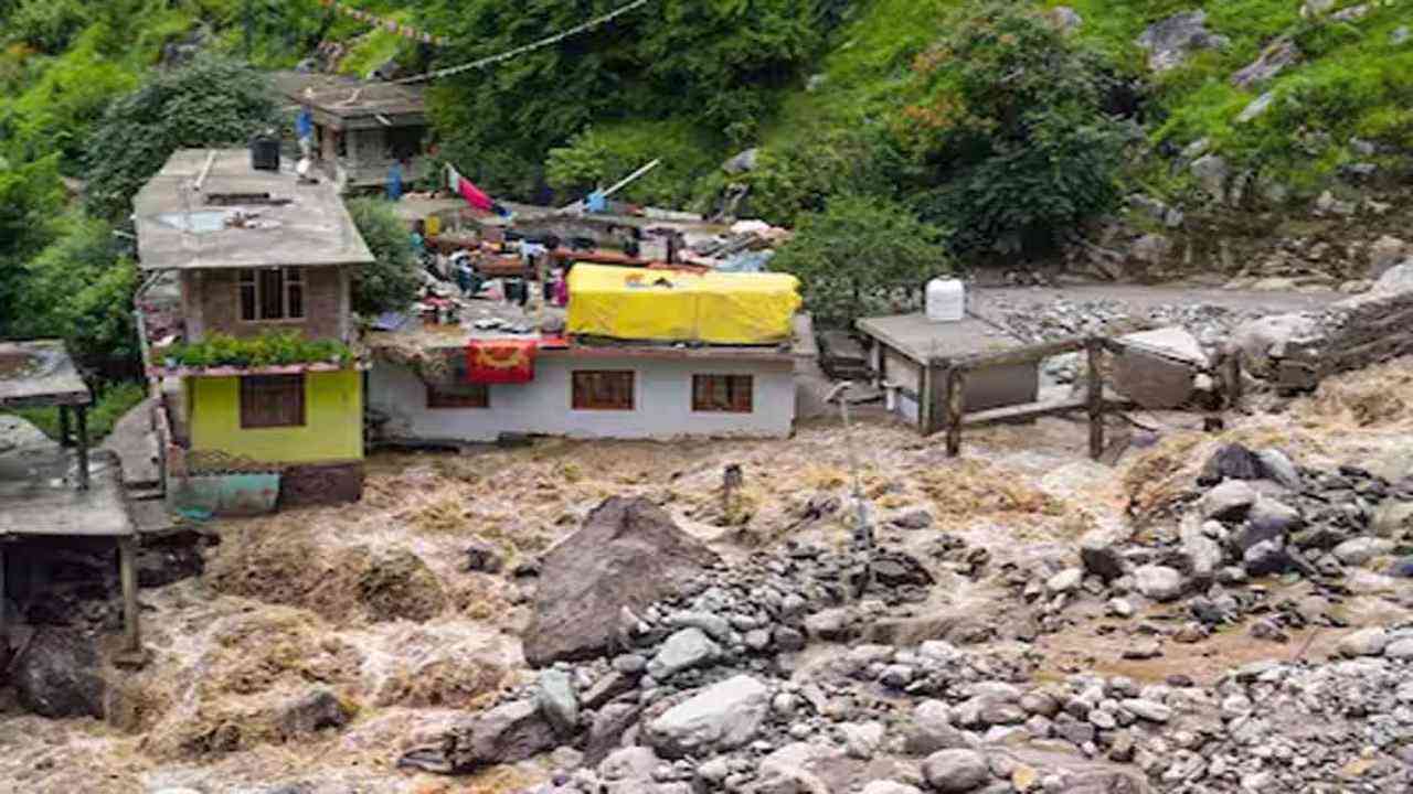 Fresh cloudburst in Himachal: 58 सड़कें बंद, IMD ने 20 अगस्त तक दी भारी बारिश की चेतावनी