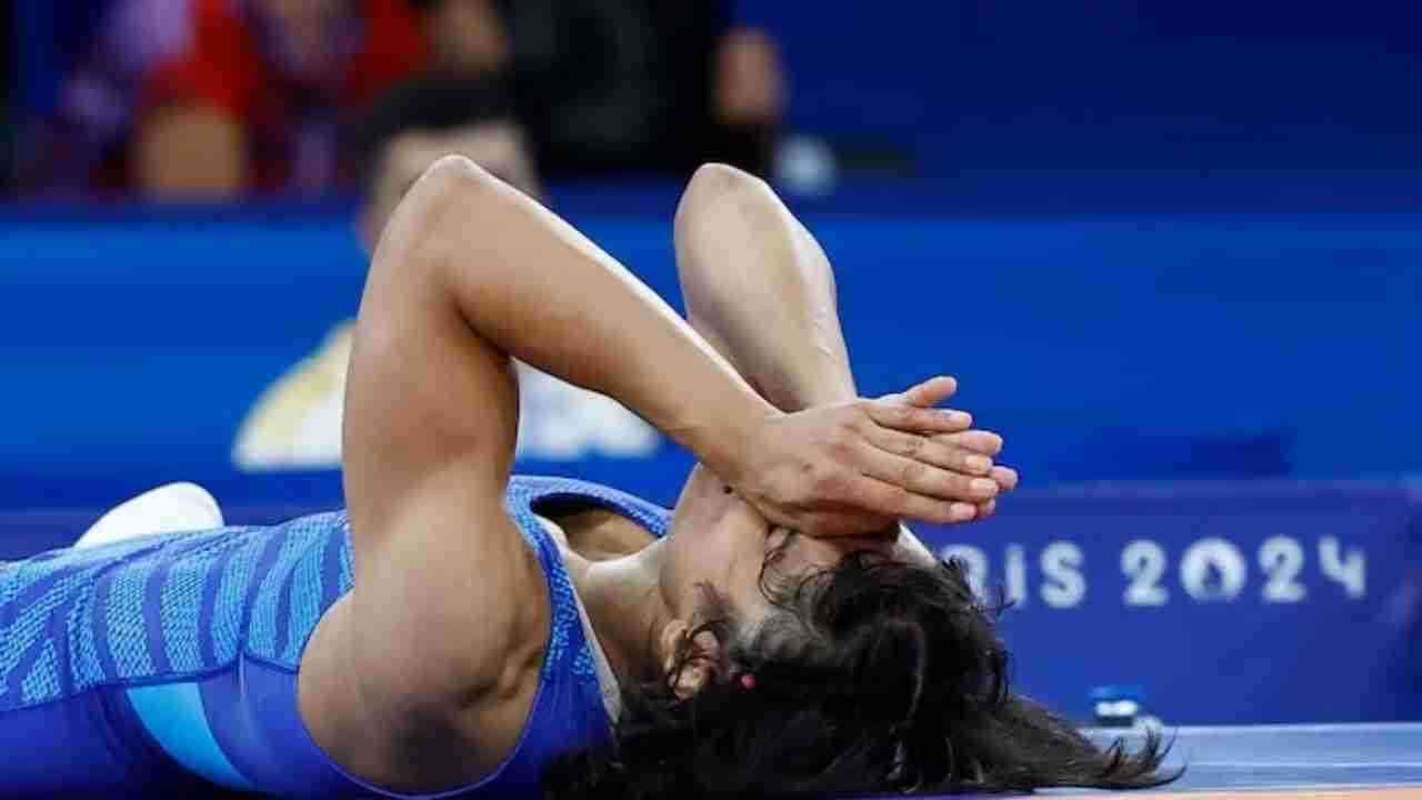 Vinesh Phogat Disqualified: पेरिस ओलंपिक में भारत को बड़ा झटका, विनेश फोगाट फाइनल से डिसक्वालीफाई