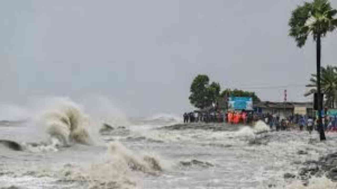 Cyclone Asna:अगले 24 घंटे में भारतीय तट से दूर चला जाएगा चक्रवाती तूफान 'असना', IMD ने दी जानकारी