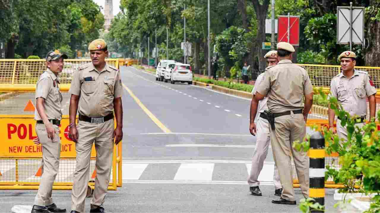 Delhi Crime: शराब माफिया ने पुलिस कांस्टेबल को रौंदा, फिर 10 मीटर तक घसीटा, मौत