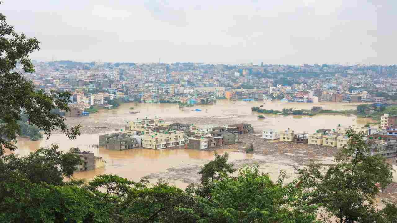 Nepal Flood: नेपाल में बाढ़ और भूस्खलन ने मचाई तबाही, 200 लोगों की मौत, कई लापता