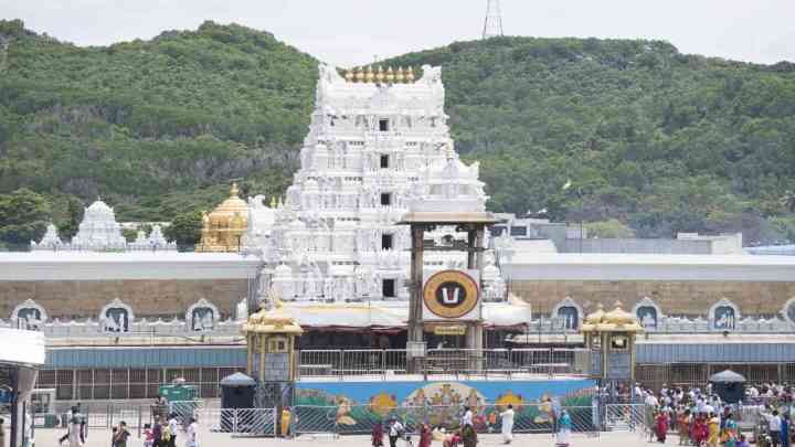 Tirupati Laddu Controversy: तिरुपति मंदिर की रसोई में किया शुद्धिकरण अनुष्ठान, 8 पुजारी हुए शामिल