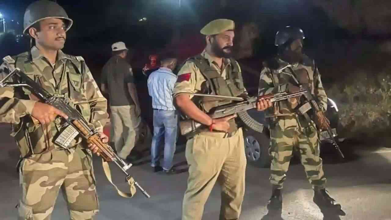 Jammu and Kashmir: कठुआ में मुठभेड़ जारी, एक जवान शहीद, दो घायल